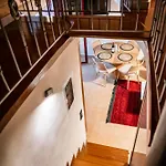 Tollmere Hospitality λύχνος Levádeia
